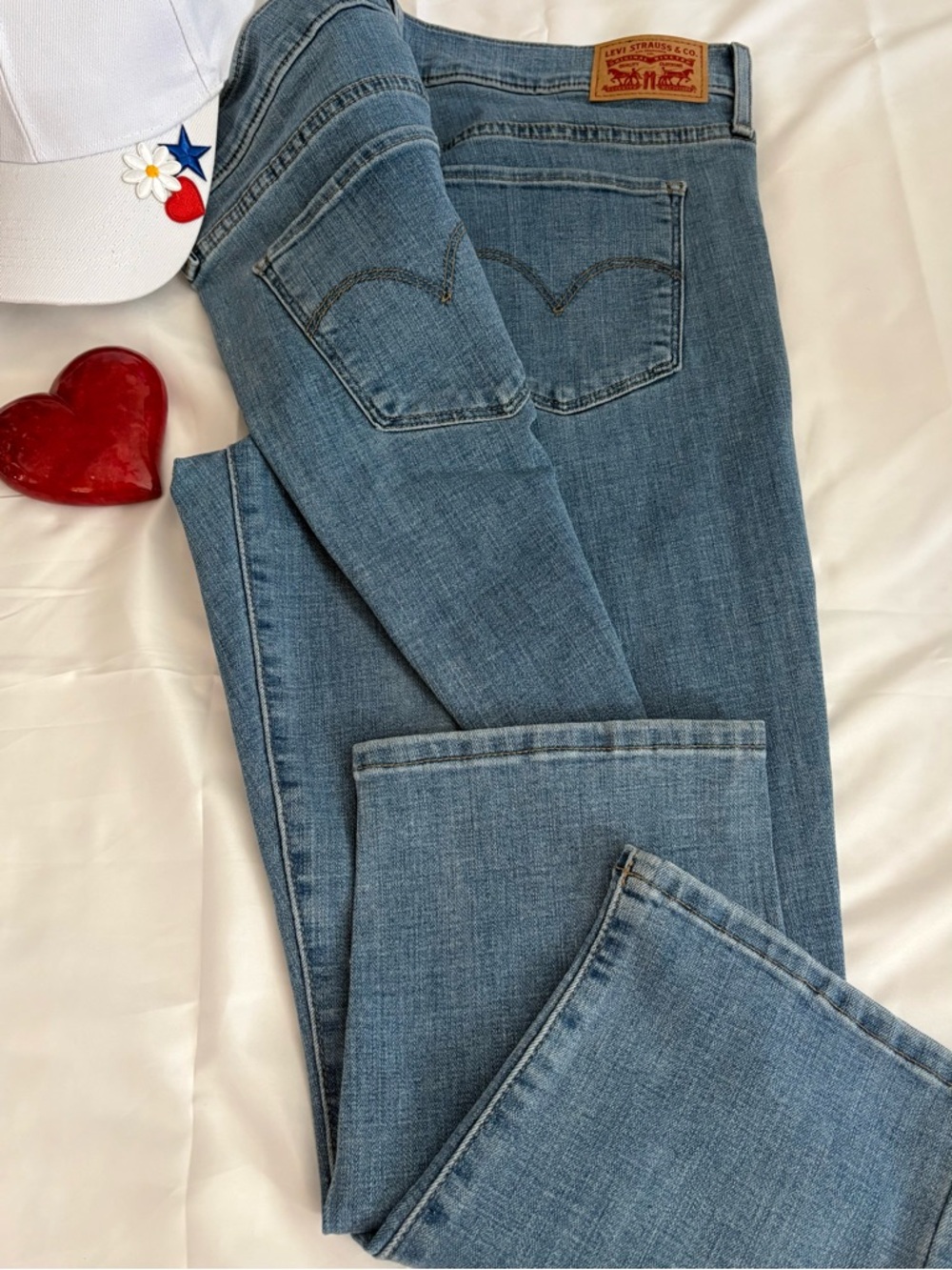 LEVI’S 🇺🇸 311SHAPING SKNY CAPRI Womens W32 MR Jeans Soft Relaxed Feel Light Wash